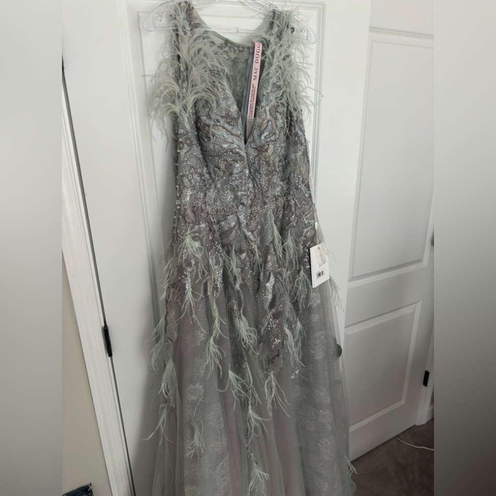 NWT NEVER WORN - Mac Duggal Seamist Green Feathered Embellished Dress - Picture 3 of 10